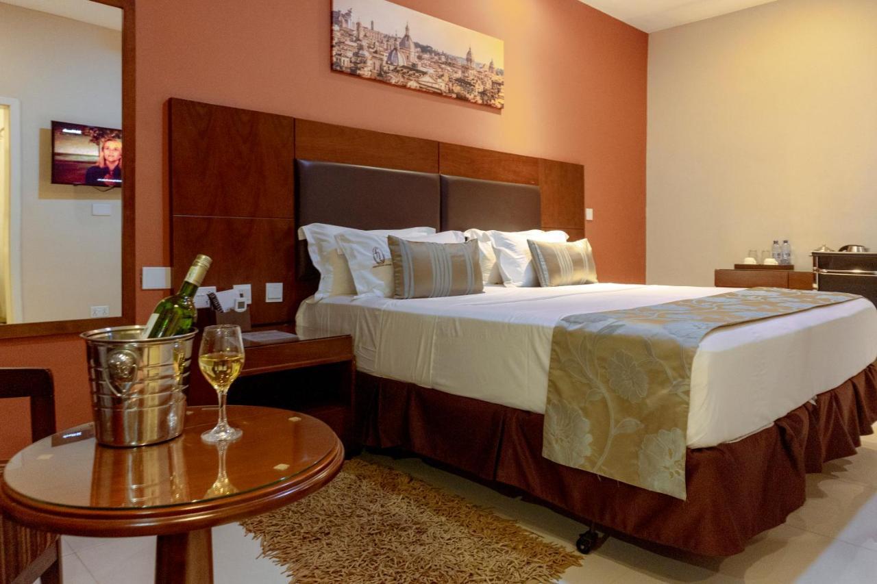 Frederick'S Lodge คูมาซี ภายนอก รูปภาพ