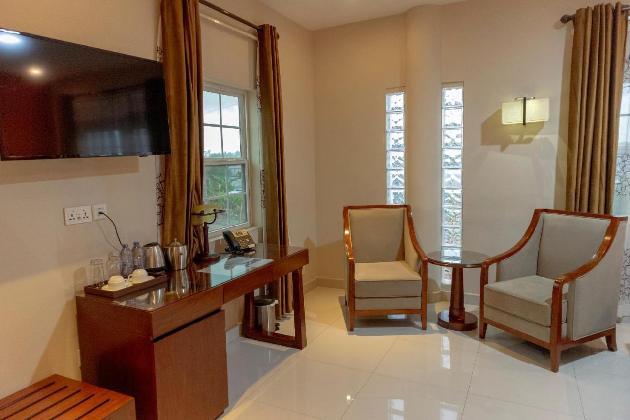 Frederick'S Lodge คูมาซี ภายนอก รูปภาพ